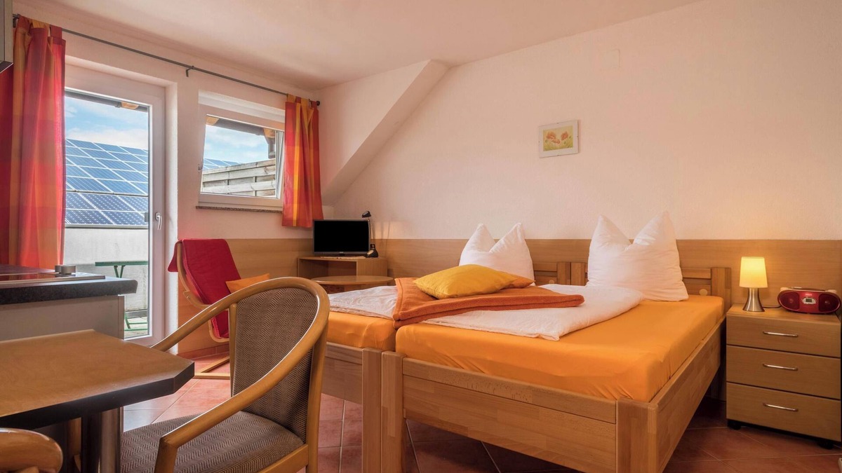 Goppertsweiler Apartment | Cosy Holiday Apartment “Meersburg” on Farm near Lake Constance