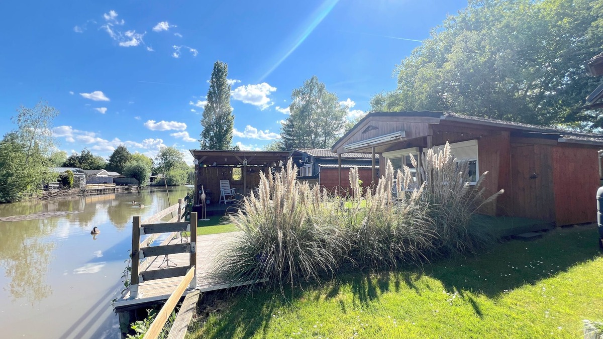 Geel Ski Chalet | Cosy holiday home by the water
