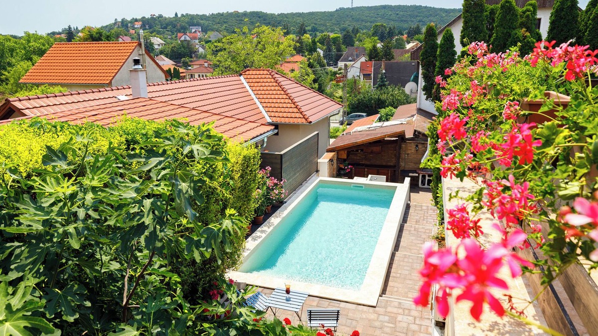 Balatonalmadi Apartment | Cosy holiday home with pool/BBQ/ACnCasa Montana - CAPRI Apartment with lake view