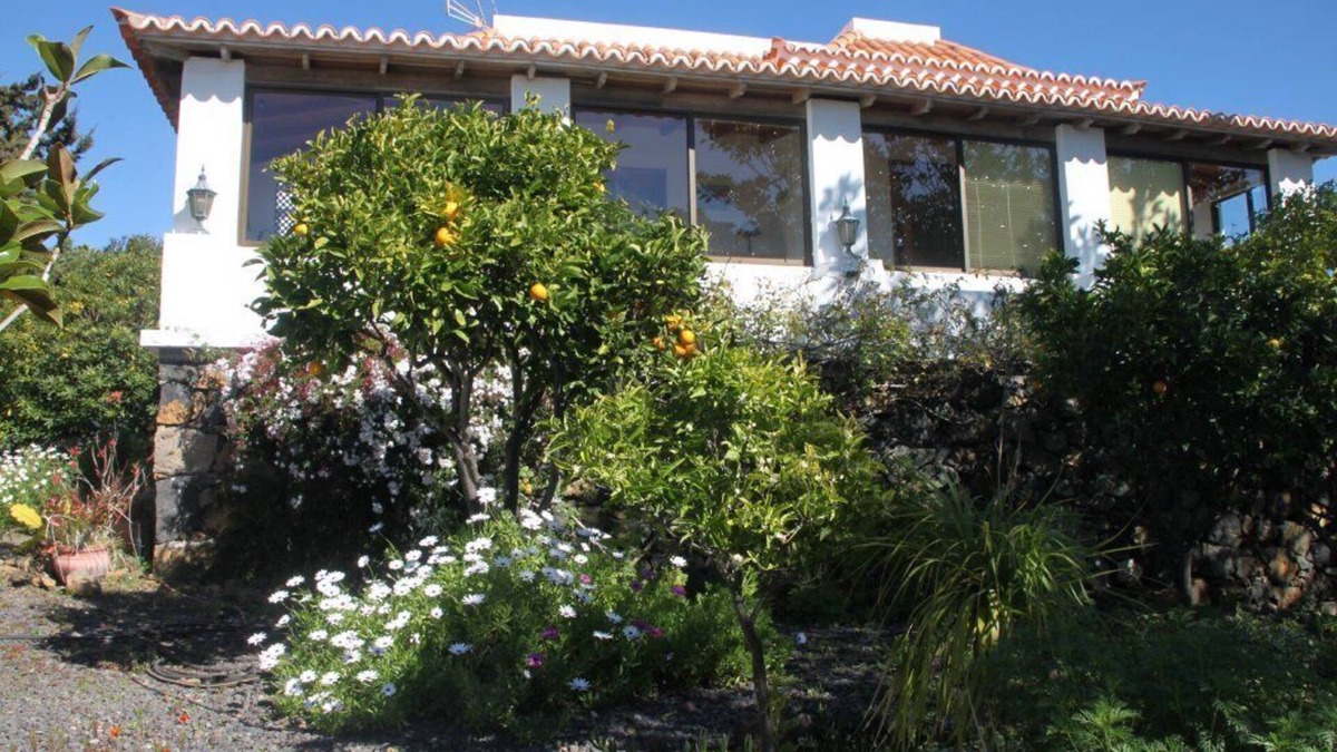 El Paso House | Cosy holiday home in a beautiful garden - west side - central - quiet