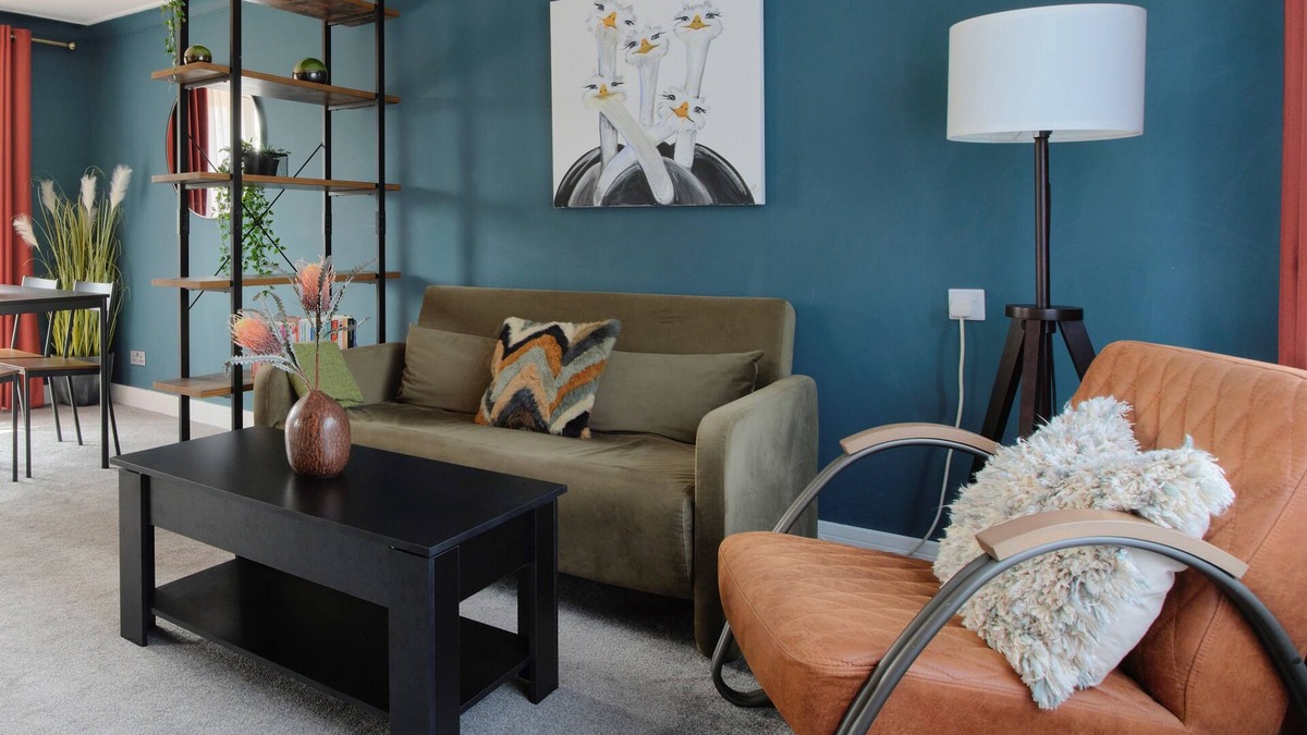 East Malling and Larkfield House | Cosy home in the Kent countryside. Pet-friendly.