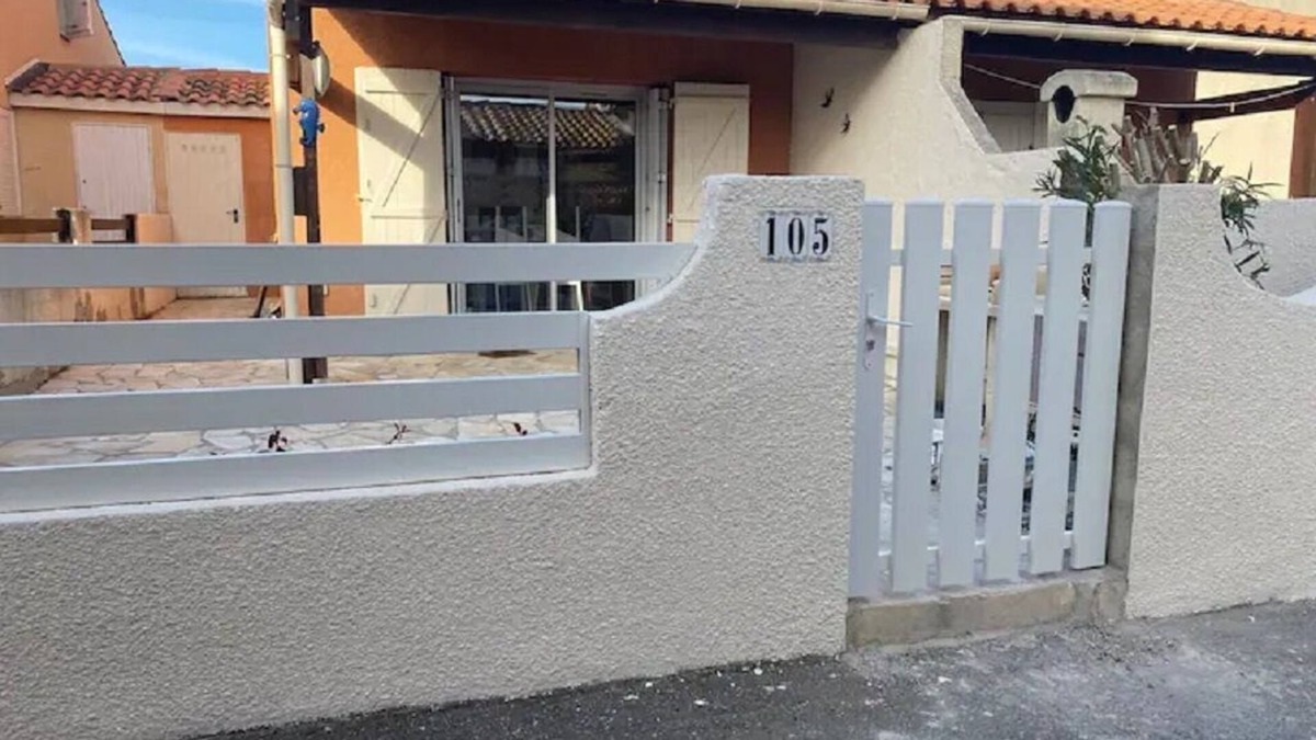 Narbonne-Plage House | Cosy house 200 metres from the sea with outdoor area and private parking