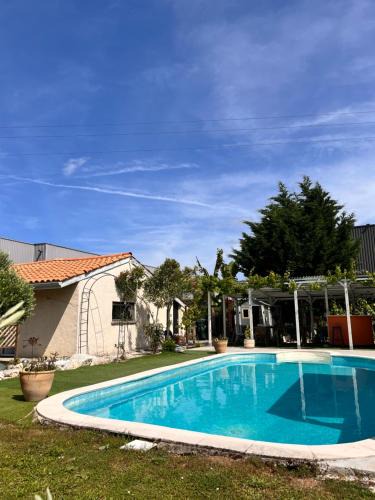 Ambares-et-Lagrave Apartment | cosy house