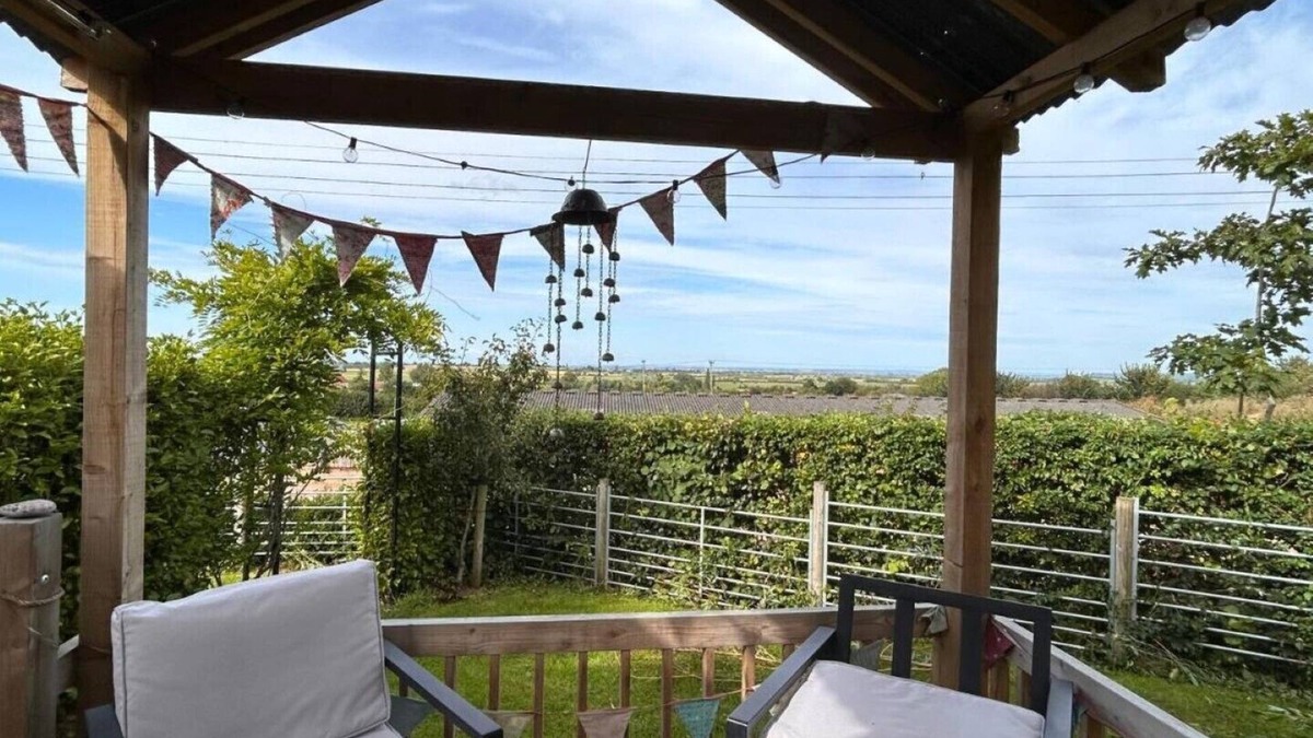 Taunton Cabin | Cosy hut on our Somerset farm with great views, stove and wood fired hot tub