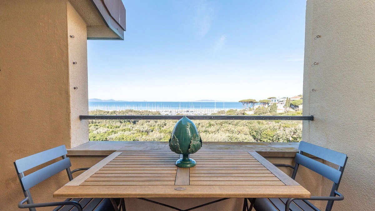 Punta Ala Apartment | Cosy apartment for 4 people with WIFI, A/C, TV, terrace, pets allowed and parking