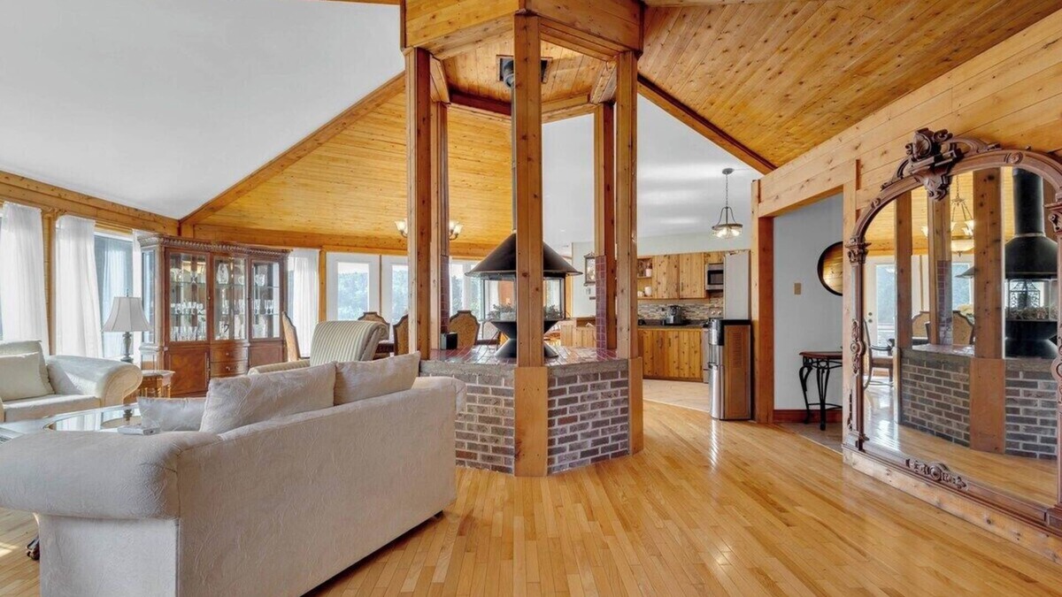 Clifton Royal House | Cosy Lake Paradise 4-Bed Retreat, Pet Friendly