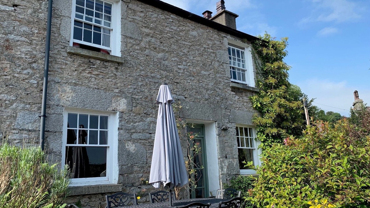 Lindale Cottage | Cosy Lakeland Cottage with jacuzzi bath, log fires and a 4 poster bed.