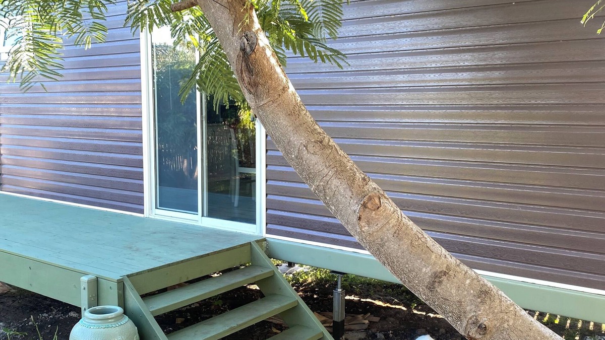 Bargara Apartment | Cosy little cabin 5 minutes from the beach.