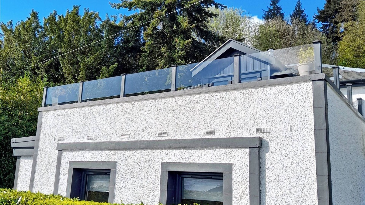 Kilcreggan Cottage | Cosy Lochside Cottage With Mountain and Sea Views