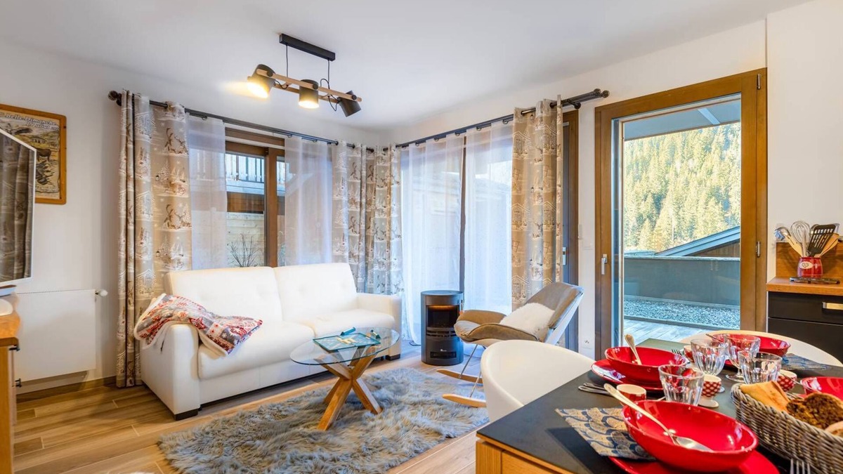 Chatel Apartment | Cosy, modern 4-person flat, close to the centre, large terrace.