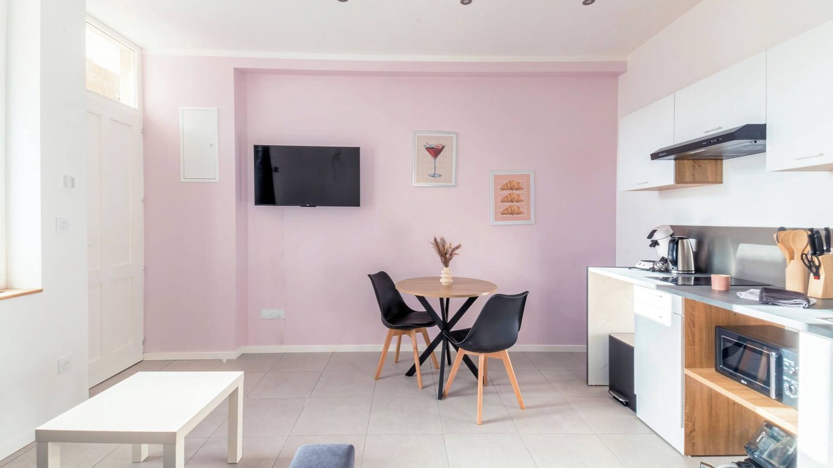 Les Poulettes Apartment | Cosy, modern air-conditioned T2