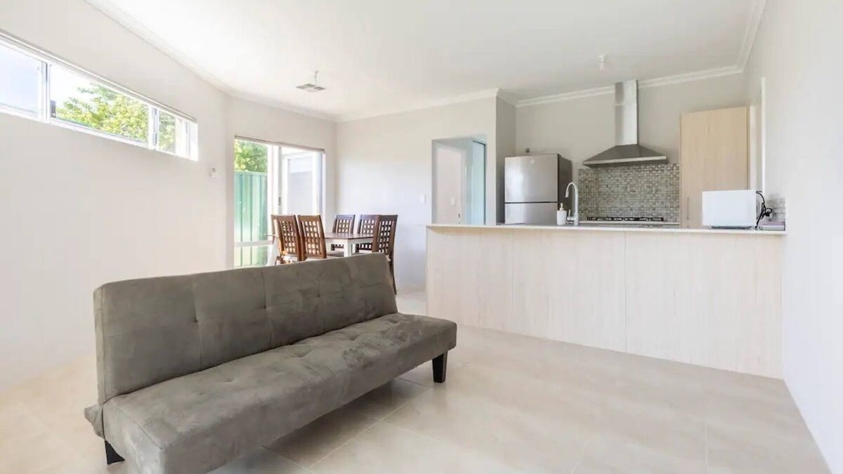 Coolbellup House | Cosy Modern Home close to Fremantle