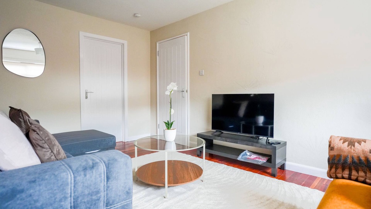 Livingston House | Cosy Modern House in Livingston