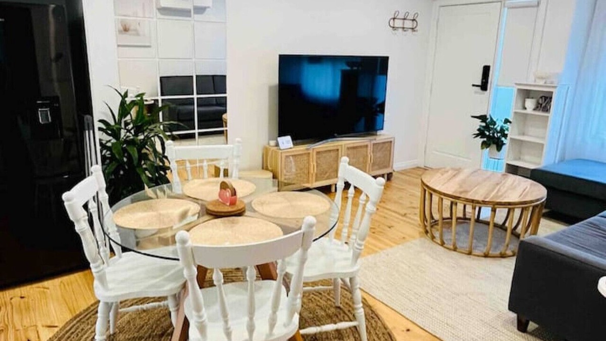 Oak Park House | Cosy Modern RetreatI CourtyardI Parking*FREE1night