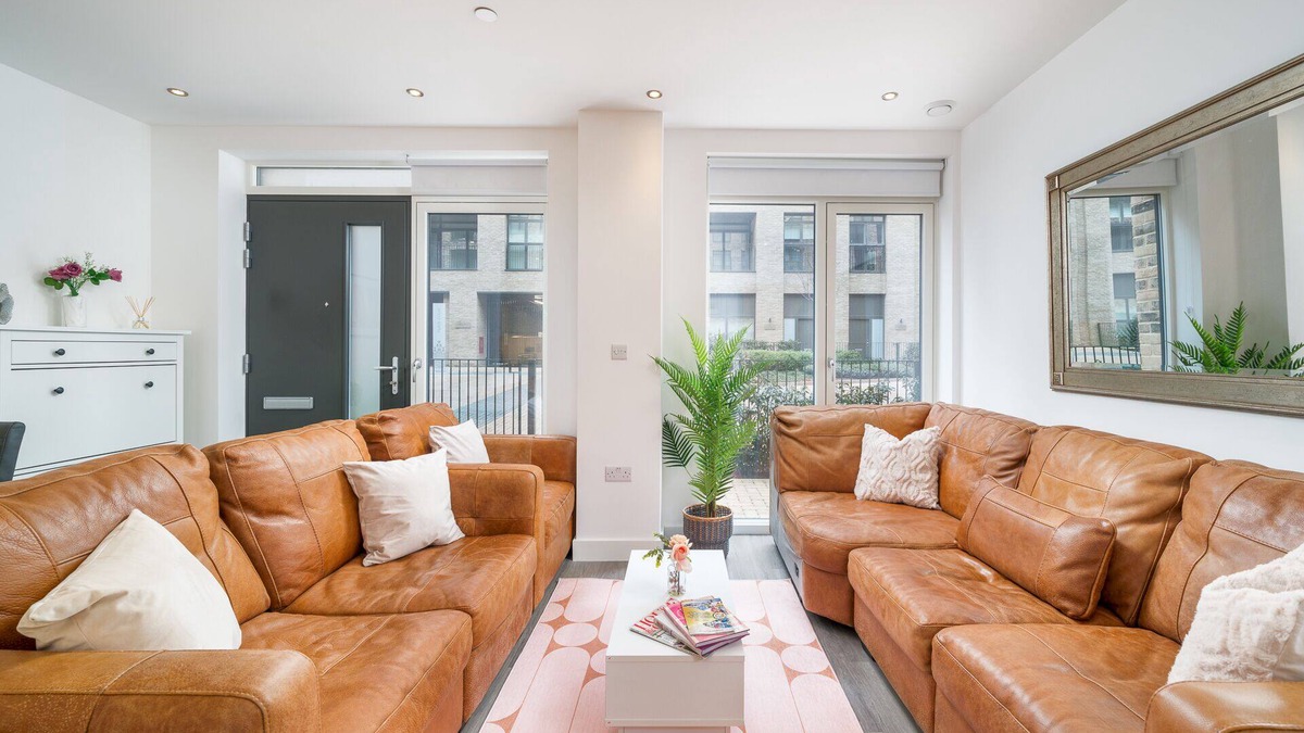 Whittington Apartment | Cosy New Build 2Bed 2Bath Apartment in Colindale, North West London, Tube Zone 4