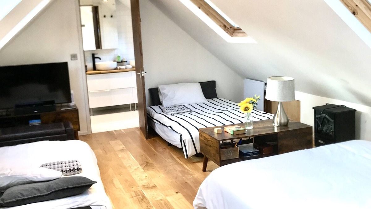 Glynneath Apartment | Cosy new Loft with bathroom and facilities