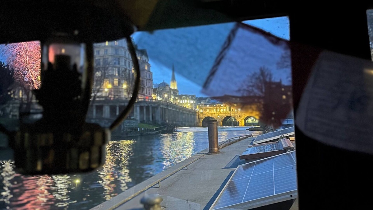 Bath Boat Rental | Cosy off grid barge in Bath city centre