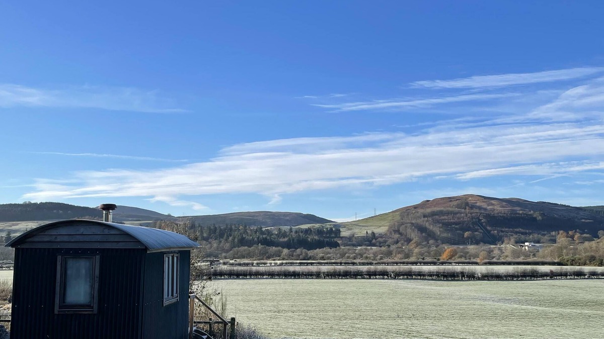 Saint John's Town of Dalry Ski Chalet | Cosy off grid shepherds hut in village location