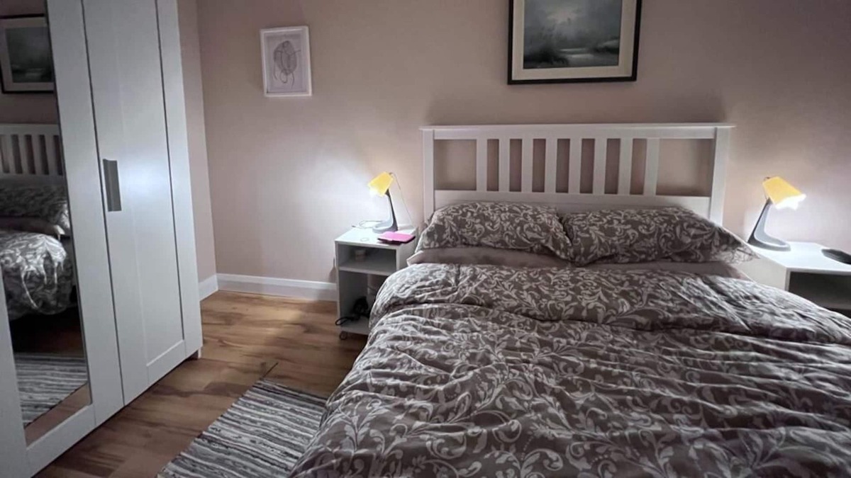 Carnlough Apartment | Cosy one bedroom apartment in Carnlough 4 minute walk to the beach