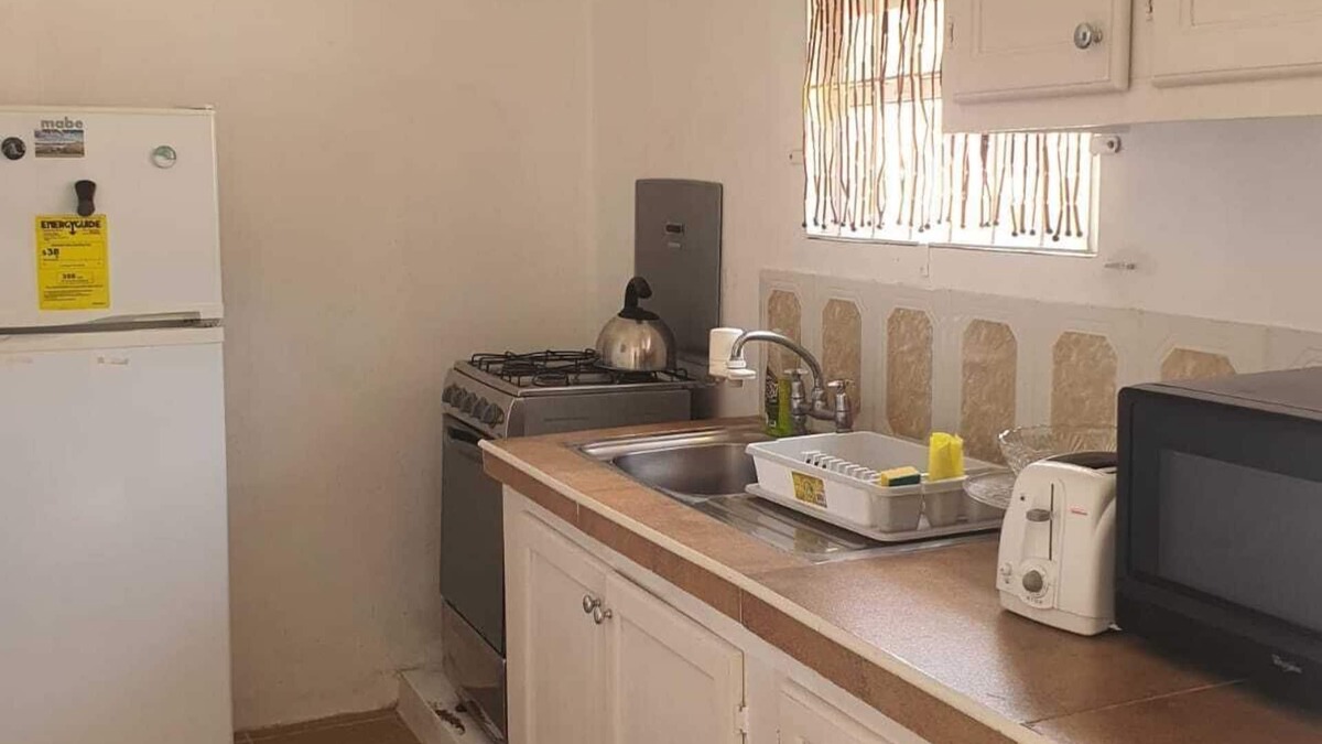 Blue Waters Apartment | Cosy one bedroom apartment on the beautiful south coast, close to Accra beach.