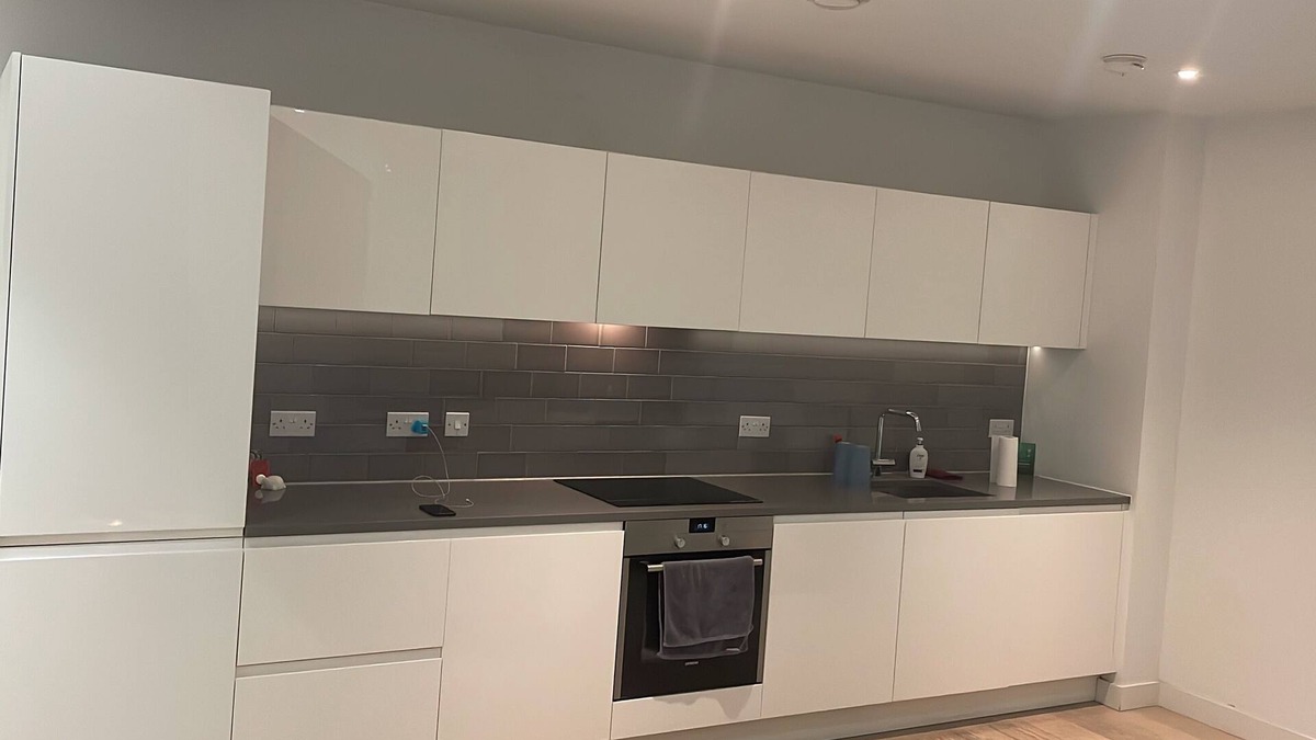 Royal Docks Apartment | Cosy one bedroom apartment on the 5th floor royal wharf e16 *High Spec*