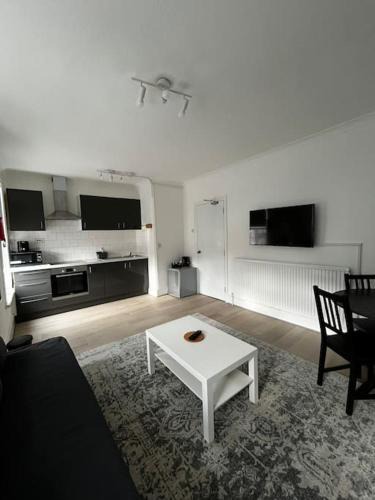 Seven Kings Apartment | Cosy one-bedroom furnished flat!
