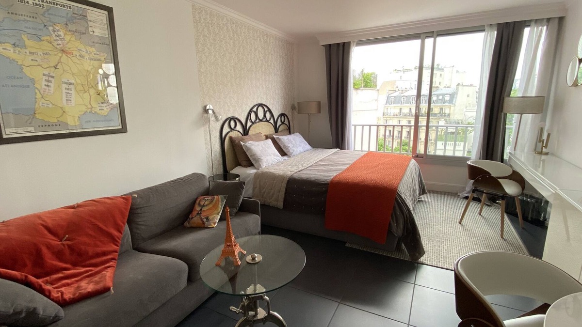 Ternes Condo | Cosy parisian place at Arc de Triomphe