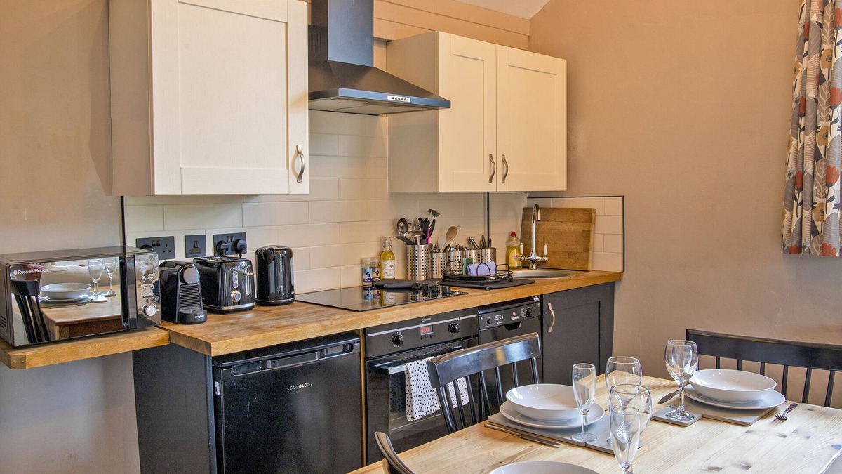 Hopton Cottage | Cosy, Pet-Friendly Cottage with Direct Access to Carsington Water