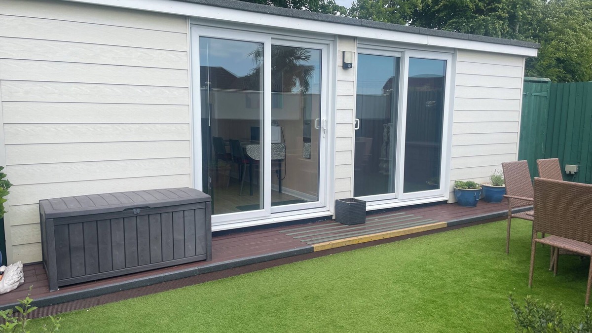 Hove Ski Chalet | Cosy Private Chalet no.1 in Hove