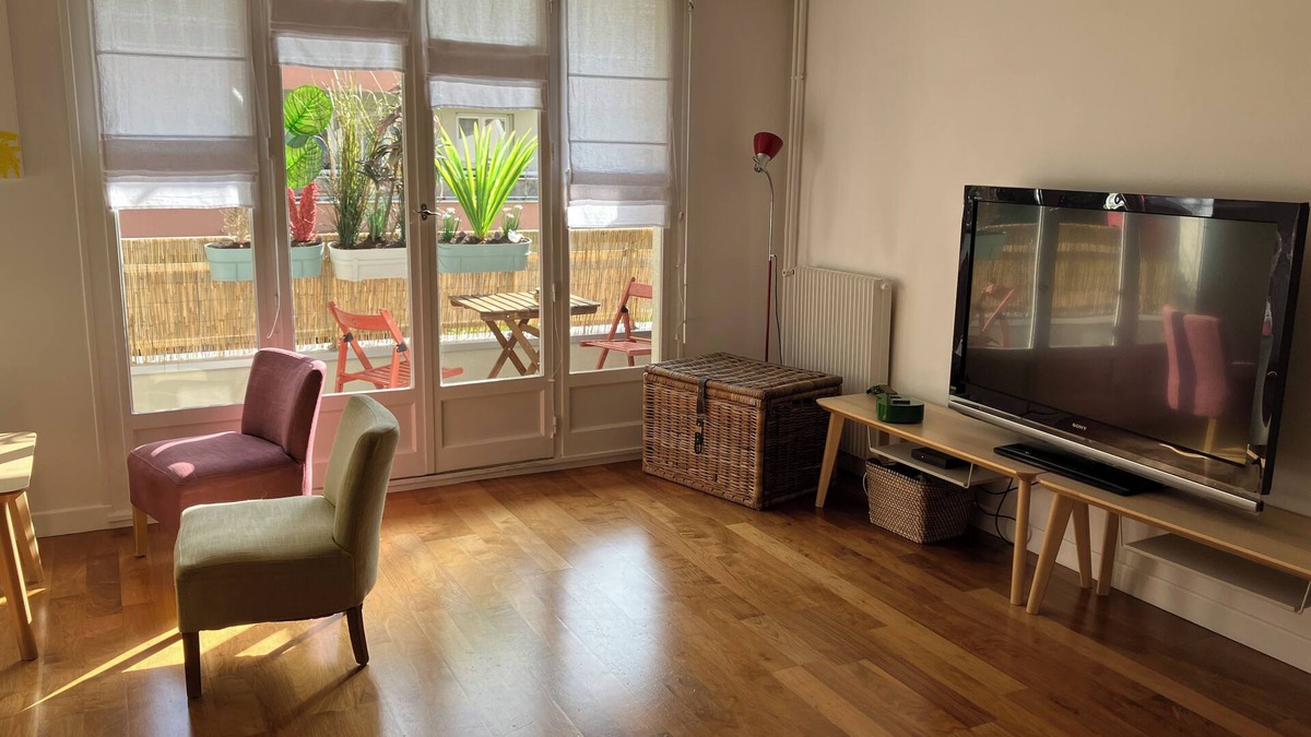 Chatou Apartment | Cosy, quiet apartment with balcony and parking