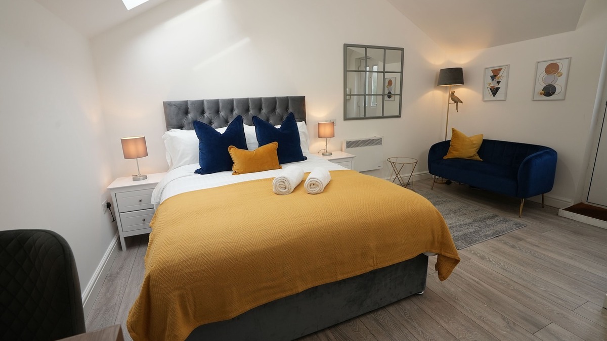 Mill Road Apartment | Cosy & Quiet - KING BED, Smart TV, Central Cambridge Apartment