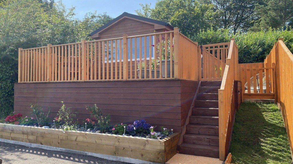 Brazzacott Cabin | Cosy Romantic/family break with Hot Tub in rural Cornwall -15mins drive to beach