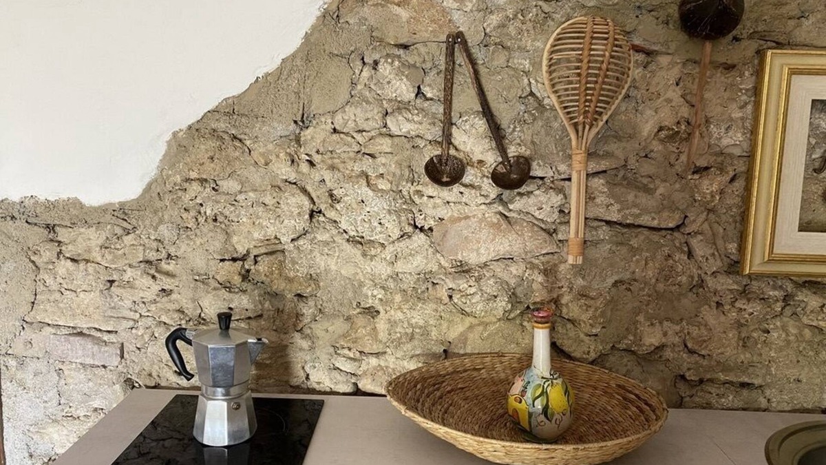 San Pietro di Feletto Apartment | Cosy Romantic Sandstone Apartment on Prosecco Hills with spectacular views!