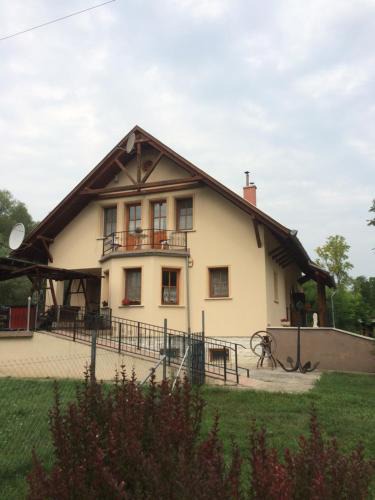 Isaszeg Bed & Breakfast | Cosy rooms on the lake near Budapest and the Airport
