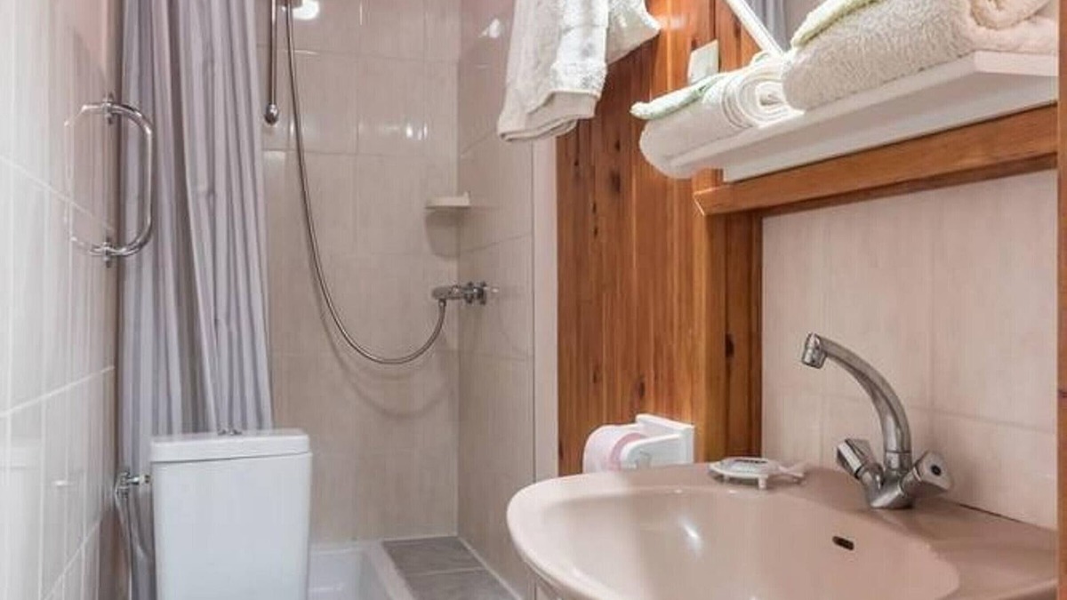 Melin Bed & Breakfast | Cosy Rose Room with kitchenette and terrace