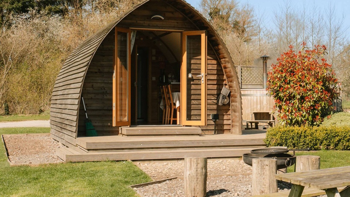 Thirsk Cabin | Cosy Rural Cabin with Private Hot Tub