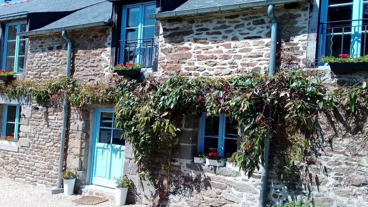 Saint-Helen Cottage | Cosy Rural Country Gite (2 Bedrooms, Sleeps 4) Near Dinan