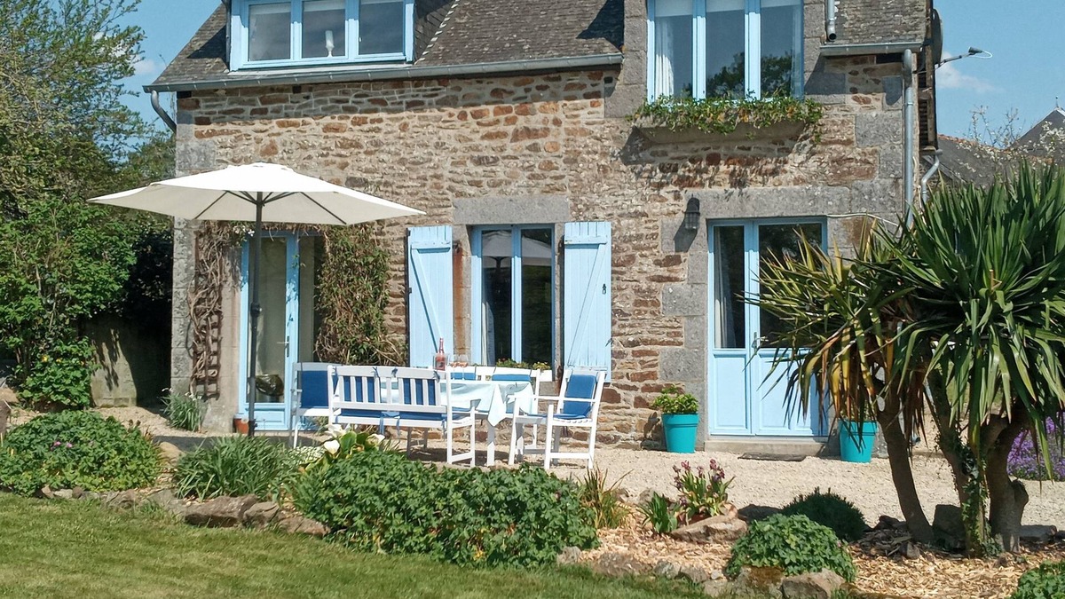 Saint-Helen Cottage | Cosy Rural Country Cottage with fabulous views (2 Bedrooms, Sleeps 4) Near Dinan