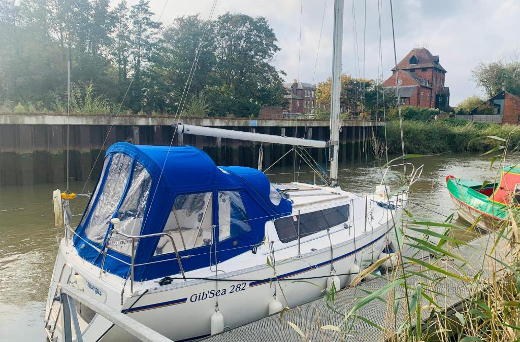 Sandwich Boat Rental | Cosy Sailing Boat Glamping Accommodation on the River in Sandwich