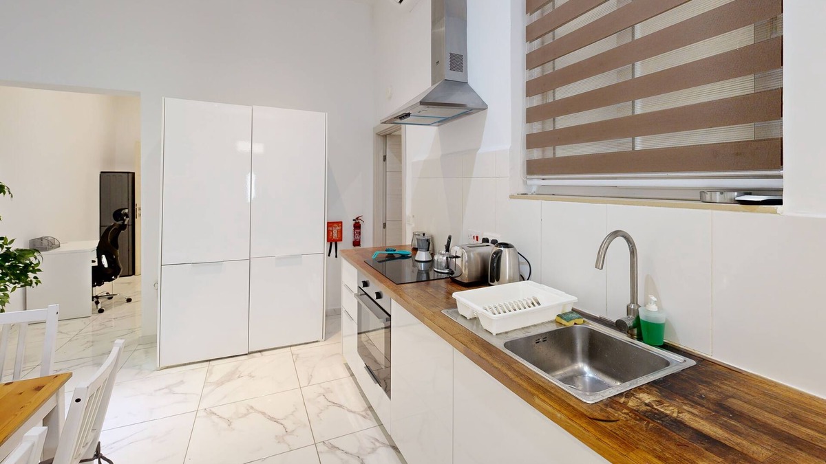 Gzira Apartment | Cosy Seaside Retreat a Step away from the Sea.