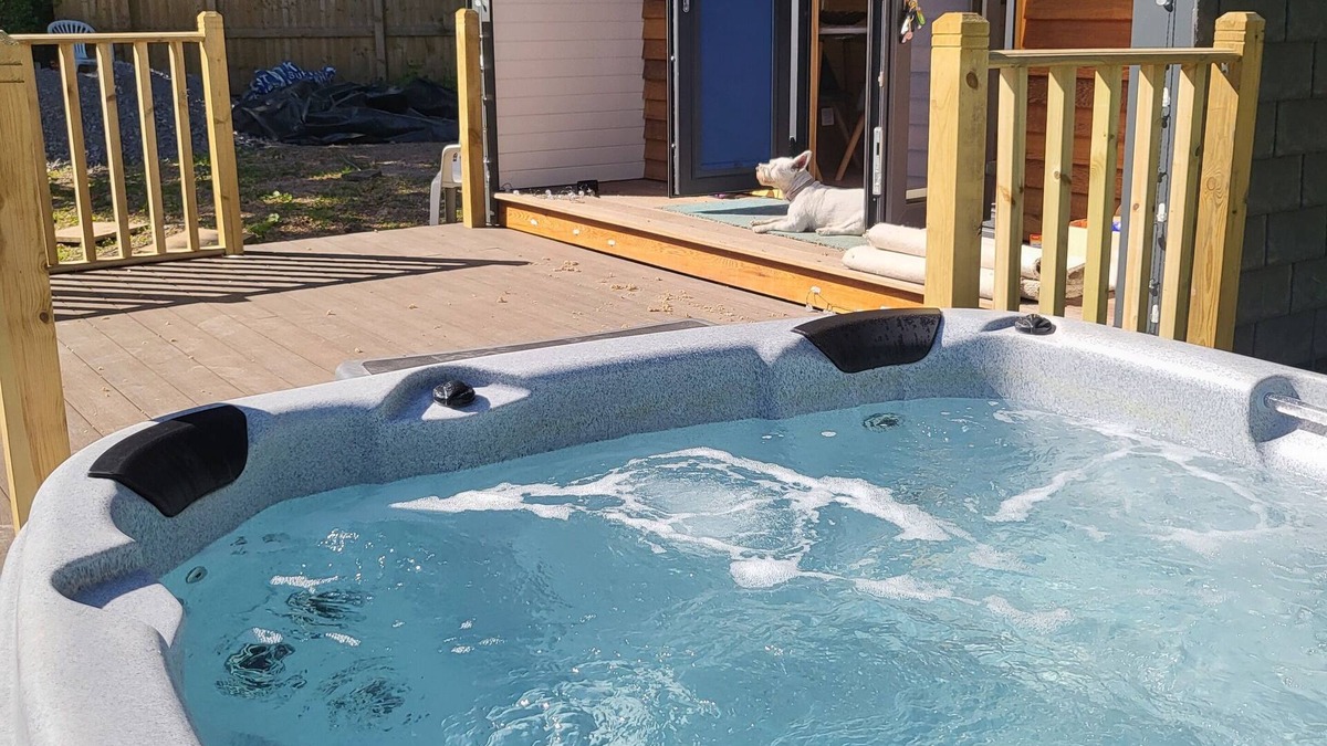 Cefn-y-bedd Cabin | Cosy, Secluded Pod With Hot Tub in North Wales Within Easy Reach to Chester