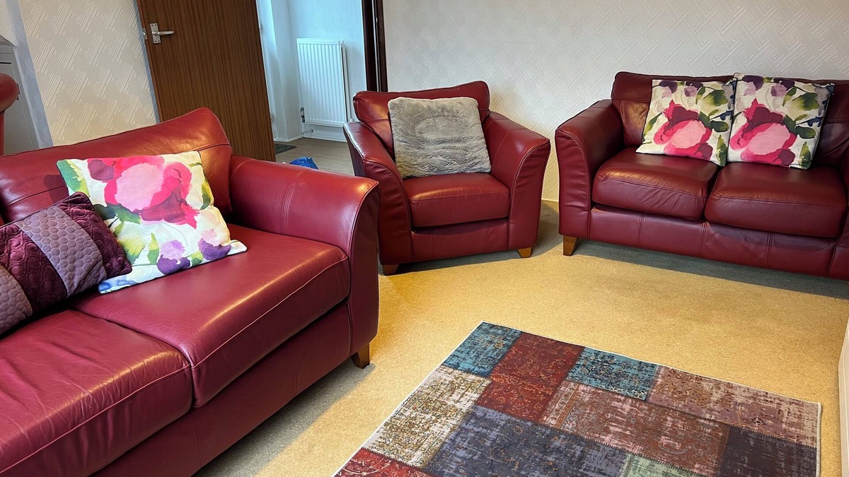 Tea Green House | Cosy Secure Clean House with Parking near Luton Airport