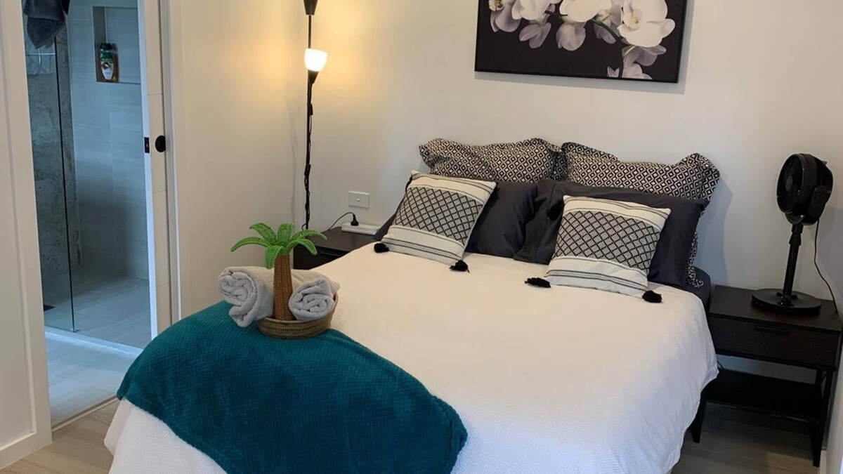 Taylor Apartment | Cosy Secure Comfortable clean affordable Pet friendly in Gunghalin Town centre