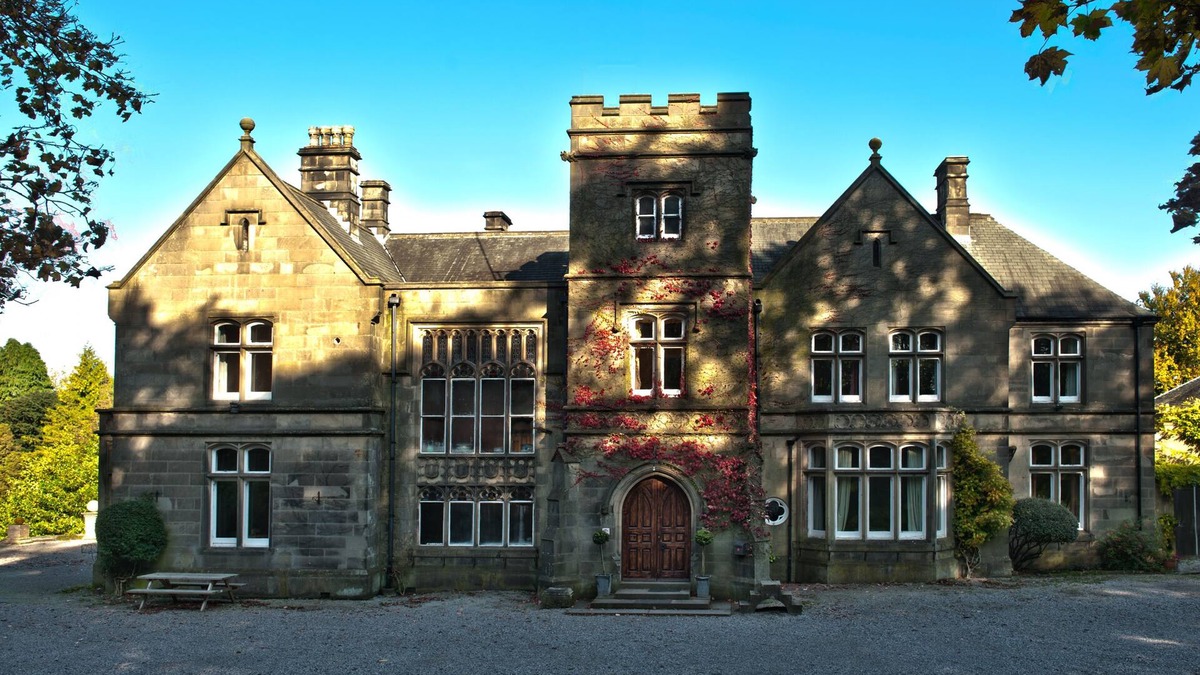 Blackwell in the Peak Apartment | Cosy self catering apartment in large Victorian Residence