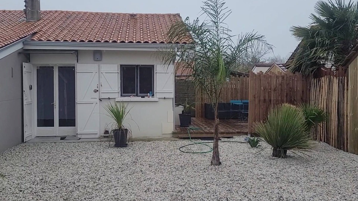 Lanton House | Cosy semi-detached house, terrace 800m from the swimming pool