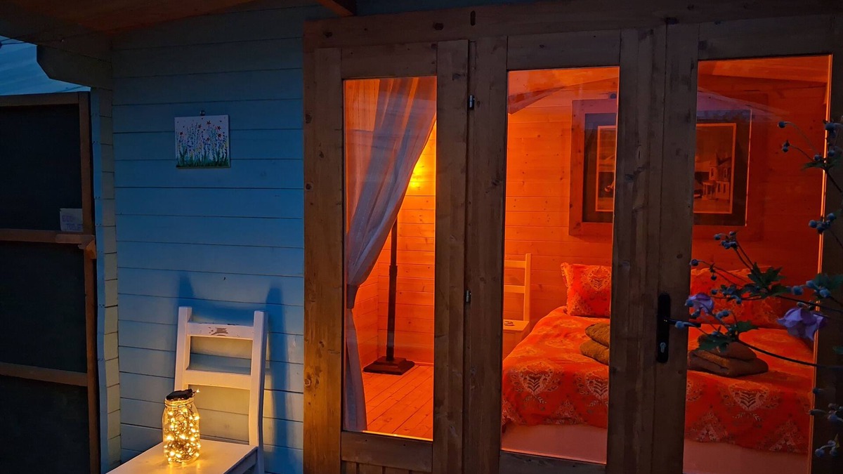 Penarth Cabin | Cosy semi off grid eco cabin in Penarth, very quiet location.