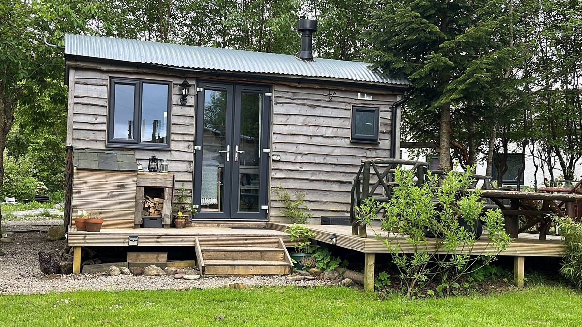 Glenmorangie Cabin | Cosy Shepherds Hut in the stunning Scottish Highlands & just off the NC500