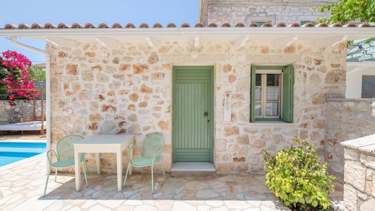 Spartochori Apartment | Cosy stone studio in village centre