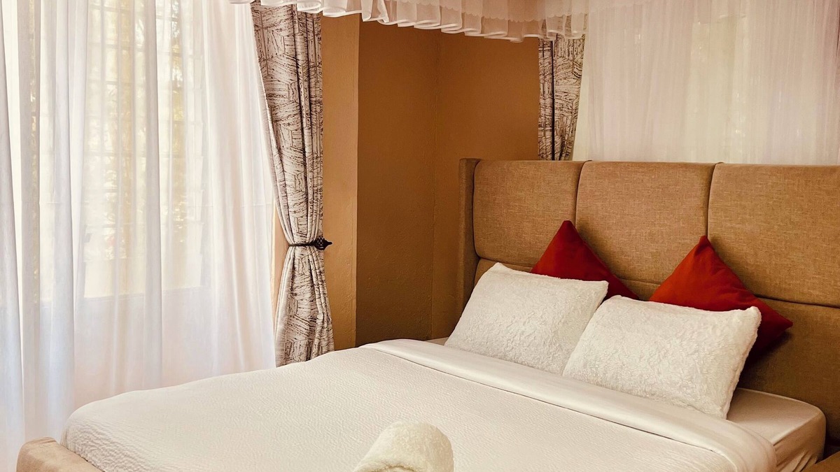 Kisumu Apartment | Cosy Studio 5 minutes to Kisumu CBD With Pool Garden and restaurant.