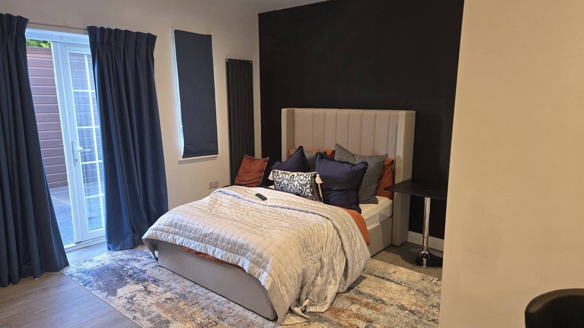 Willian Apartment | Cosy Studio Apartment - Sleeps 2, Garden & Parking